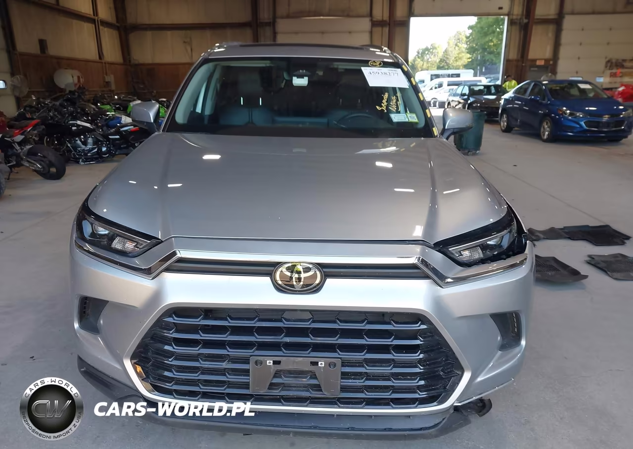 2025 Toyota Grand Highlander Xle VIN:5TDAAAB59SS092810 - 12