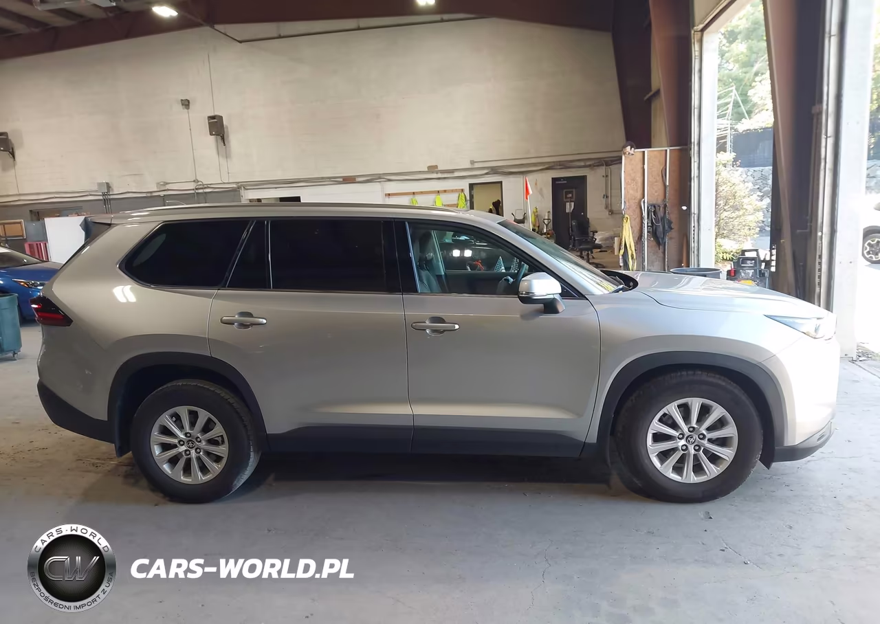 2025 Toyota Grand Highlander Xle VIN:5TDAAAB59SS092810 - 13