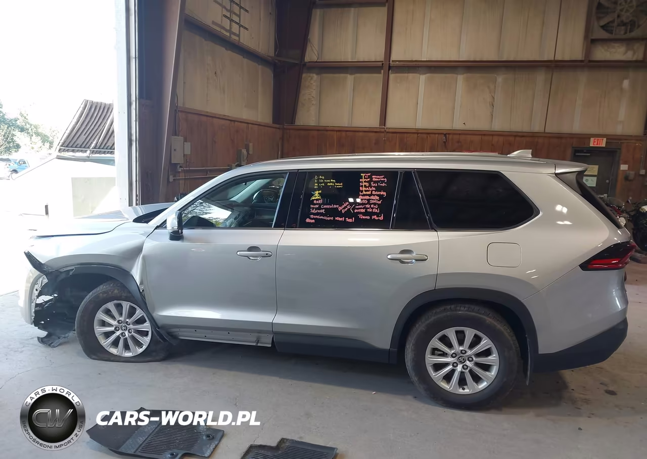 2025 Toyota Grand Highlander Xle VIN:5TDAAAB59SS092810 - 14