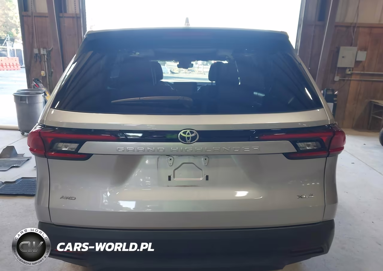 2025 Toyota Grand Highlander Xle VIN:5TDAAAB59SS092810 - 16