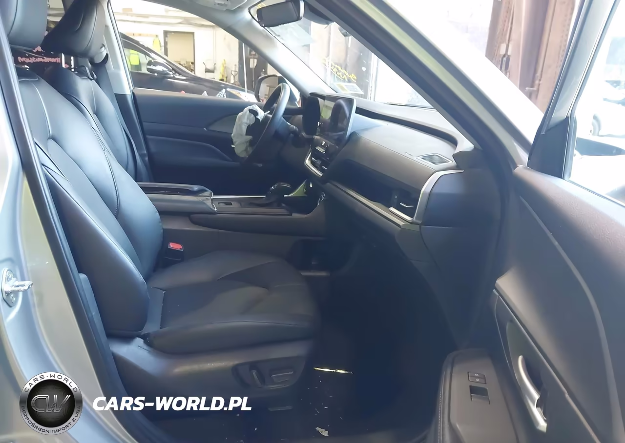 2025 Toyota Grand Highlander Xle VIN:5TDAAAB59SS092810 - 5