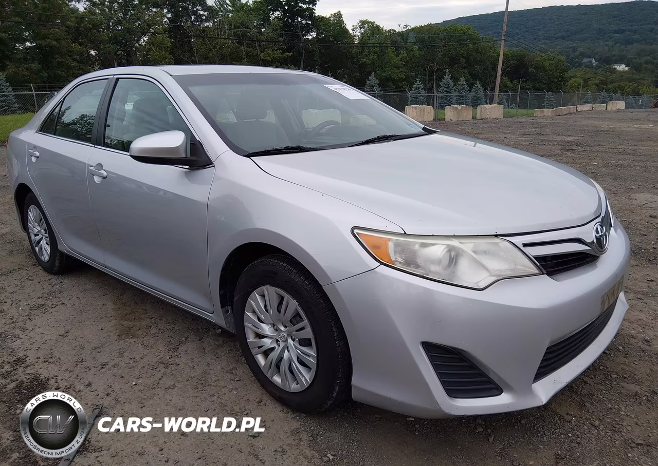 2012 Toyota Camry Le – zdjęcie 1 z 12