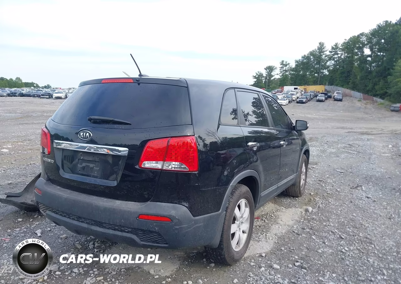 2013 Kia Sorento Lx VIN:5XYKT3A19DG322791 - 4