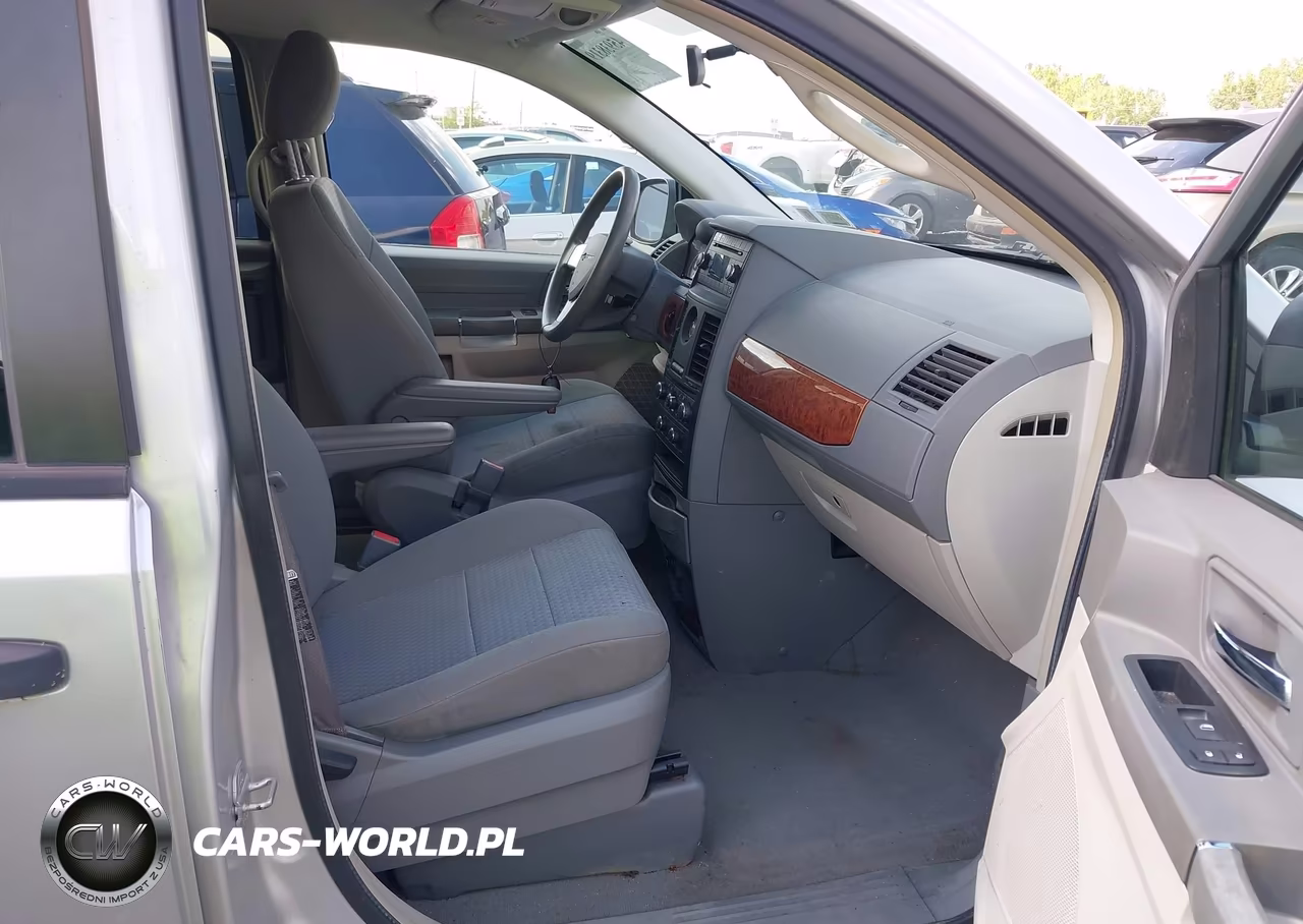 2008 Chrysler Town & Country Lx VIN:2A8HR44H98R768845 - 5