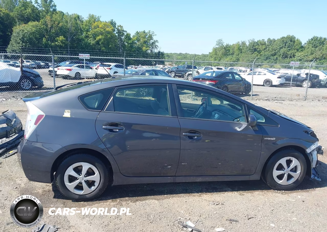 2015 Toyota Prius Two VIN:JTDKN3DUXF0401296 - 14