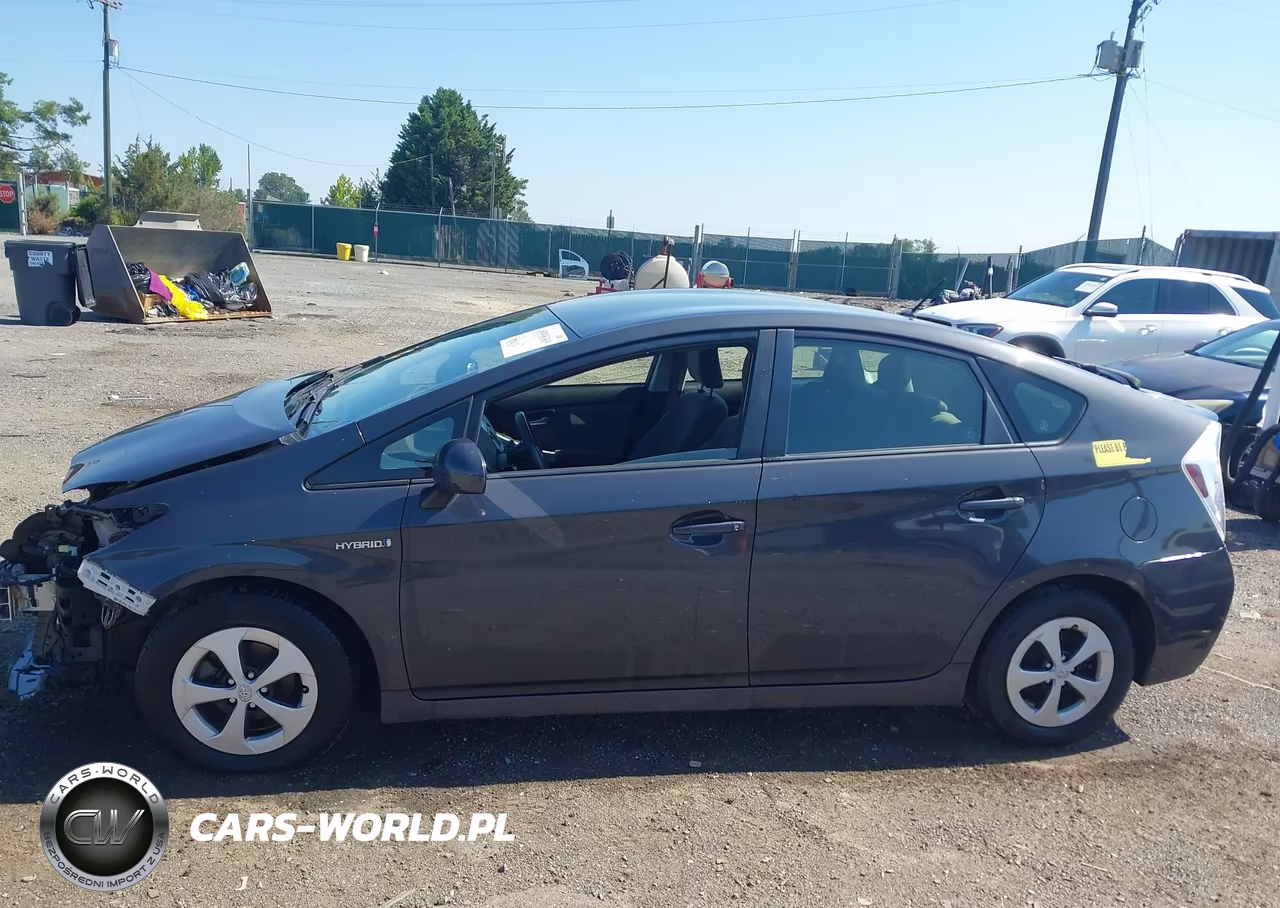 2015 Toyota Prius Two VIN:JTDKN3DUXF0401296 - 15