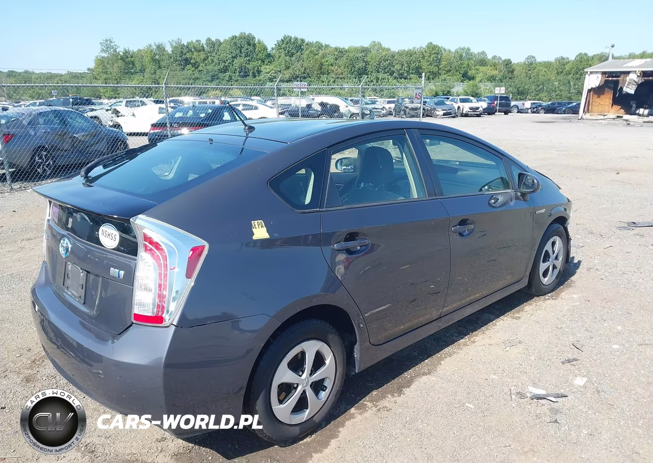 2015 Toyota Prius Two VIN:JTDKN3DUXF0401296 - 4