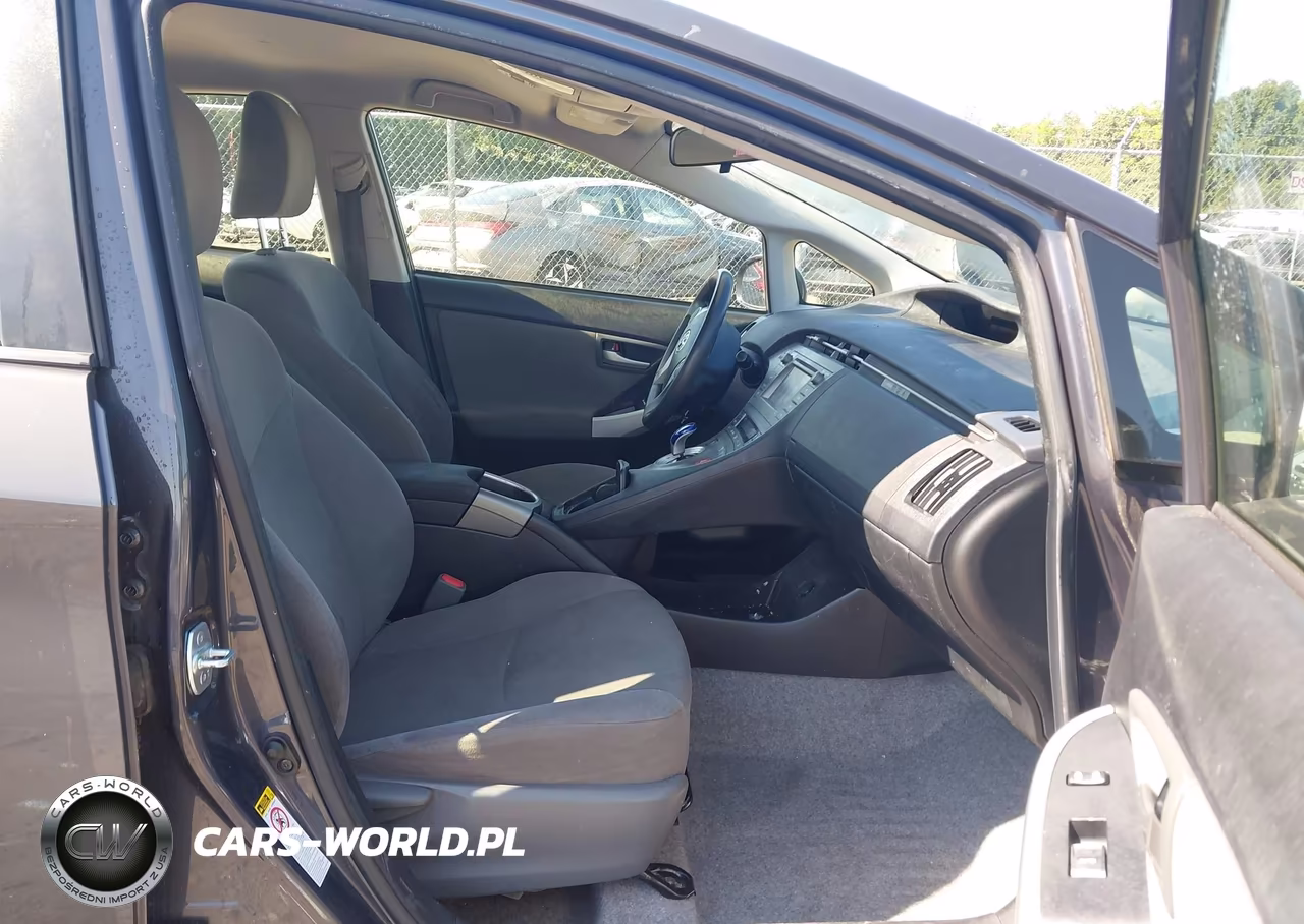 2015 Toyota Prius Two VIN:JTDKN3DUXF0401296 - 5