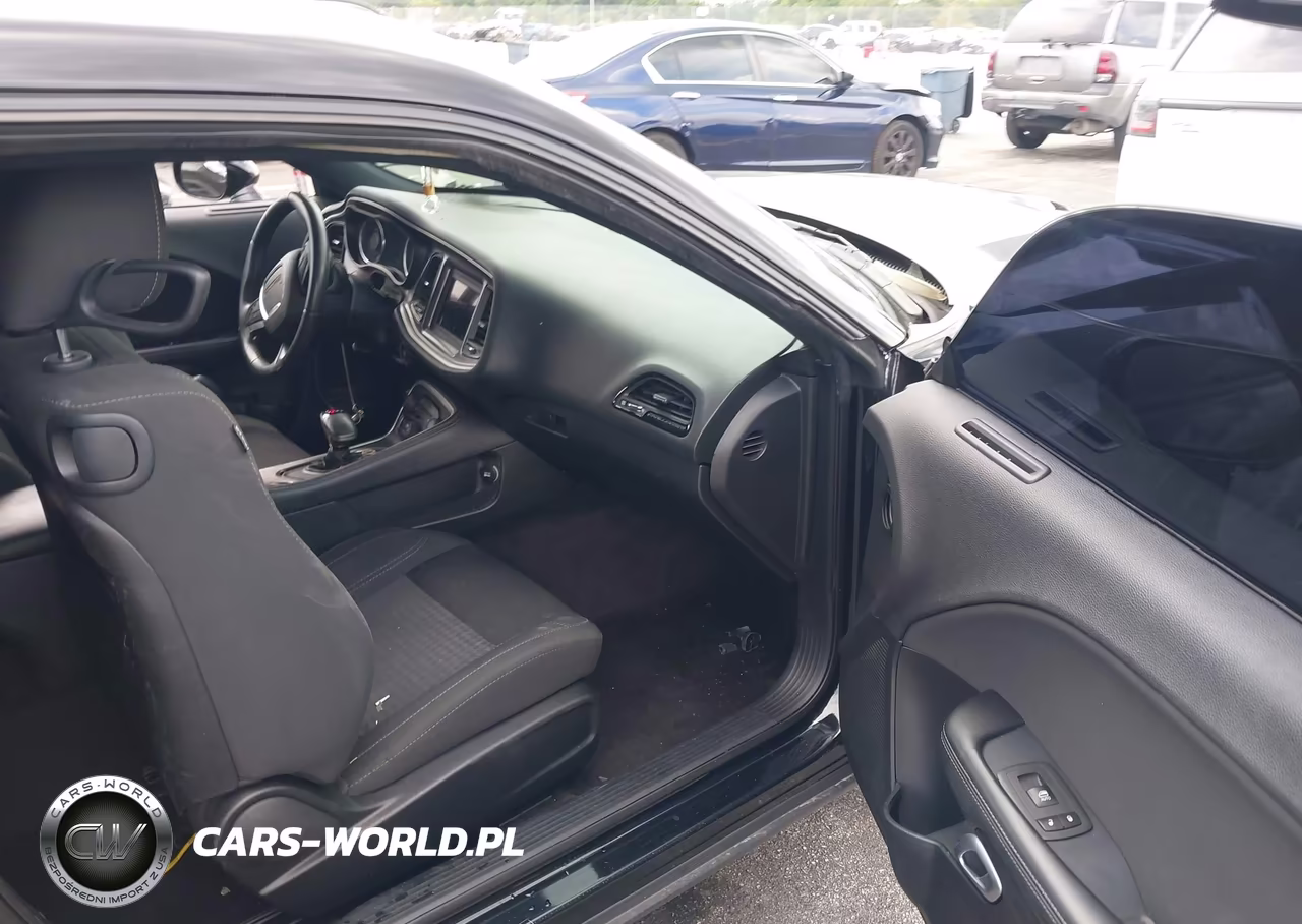 2019 Dodge Challenger Sxt VIN:2C3CDZAG6KH561761 - 5