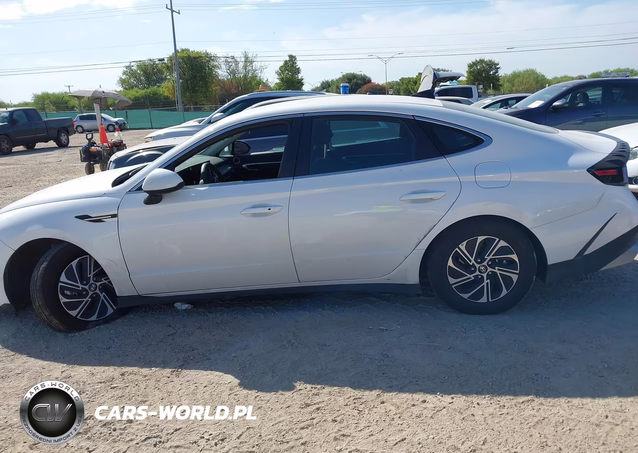 2026 Hyundai Sonata Hybrid Blue VIN:KMHL24JJ9TA148034 - 14