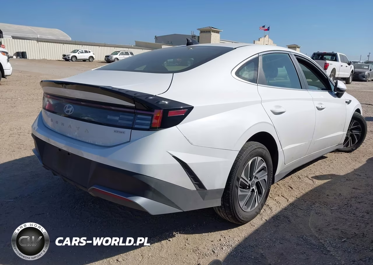 2026 Hyundai Sonata Hybrid Blue VIN:KMHL24JJ9TA148034 - 4
