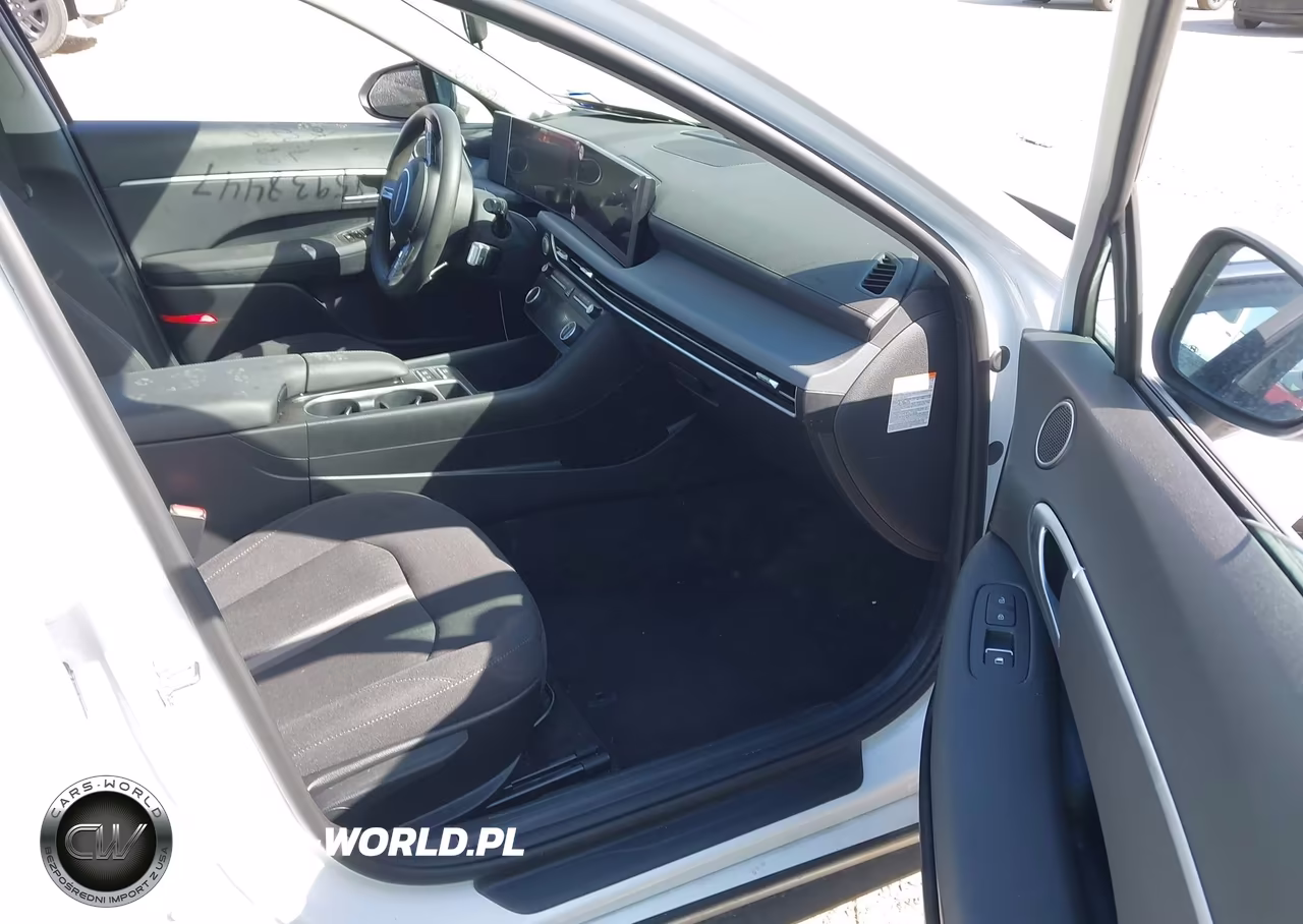 2026 Hyundai Sonata Hybrid Blue VIN:KMHL24JJ9TA148034 - 5