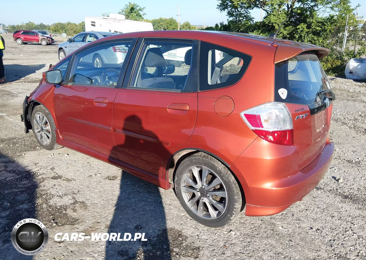 2012 Honda Fit Sport VIN:JHMGE8H57CC012744 - 3
