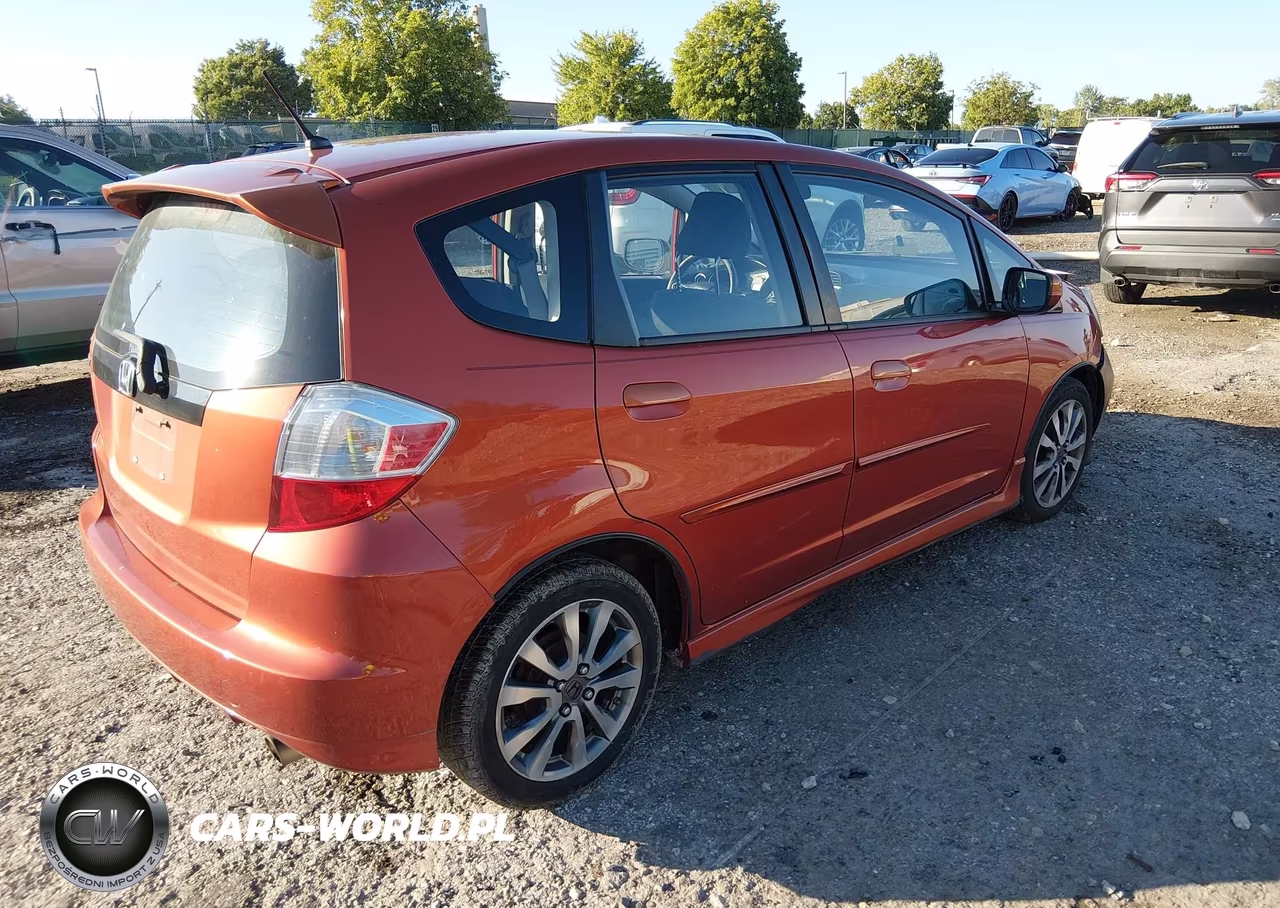 2012 Honda Fit Sport VIN:JHMGE8H57CC012744 - 4