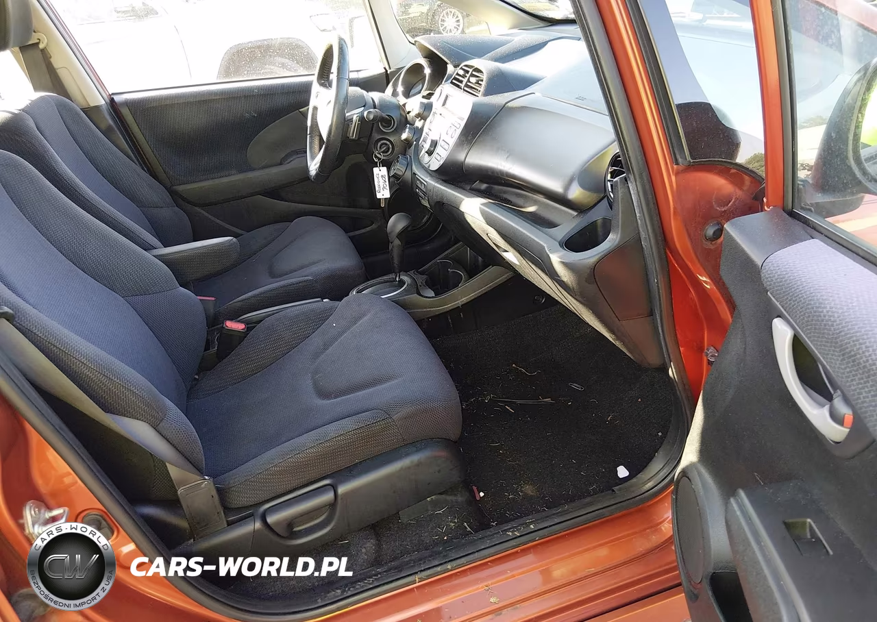 2012 Honda Fit Sport VIN:JHMGE8H57CC012744 - 5