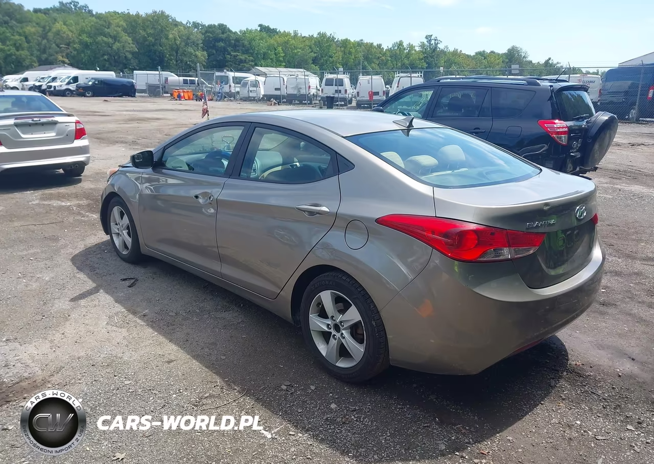 2013 Hyundai Elantra Gls VIN:5NPDH4AE5DH354018 - 3