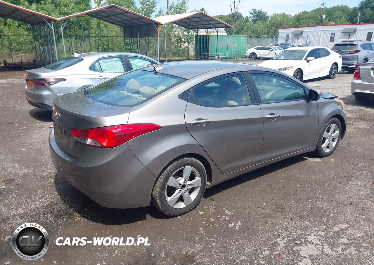 2013 Hyundai Elantra Gls VIN:5NPDH4AE5DH354018 - 4