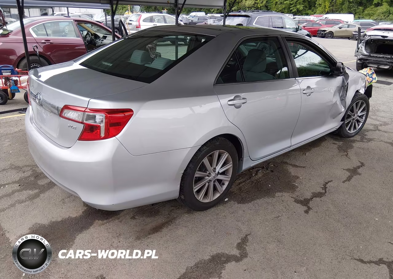 2014 Toyota Camry Xle VIN:4T4BF1FK5ER340350 - 4