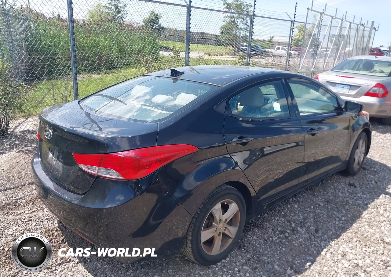 2013 Hyundai Elantra Gls VIN:KMHDH4AE2DU862416 - 4