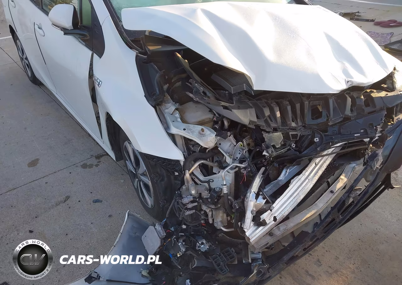 2017 Toyota Prius Prime Advanced VIN:JTDKARFPXH3048100 - 6