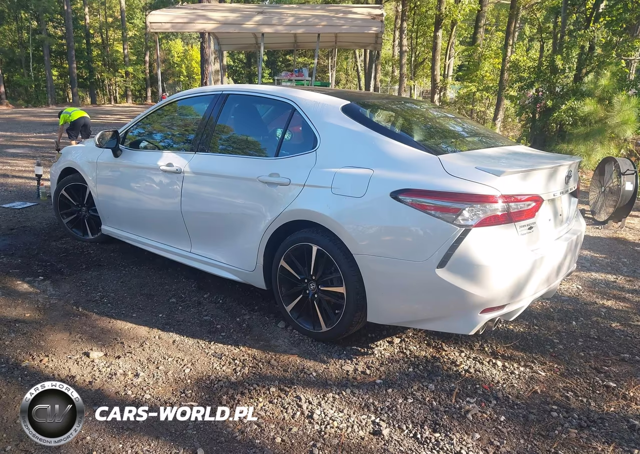 2018 Toyota Camry Xse VIN:4T1B61HK7JU018035 - 3
