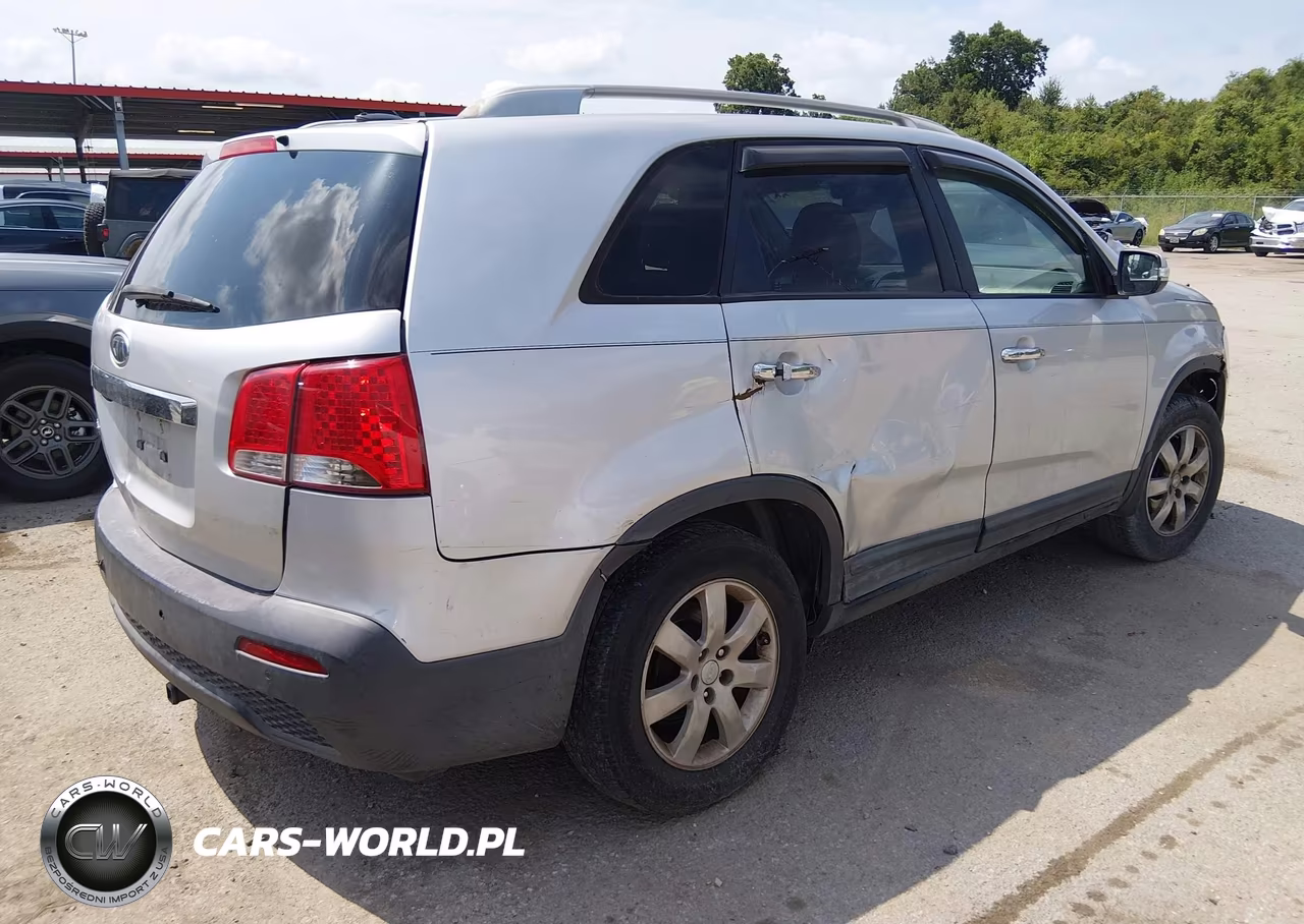2011 Kia Sorento Lx VIN:5XYKT3A18BG075227 - 4