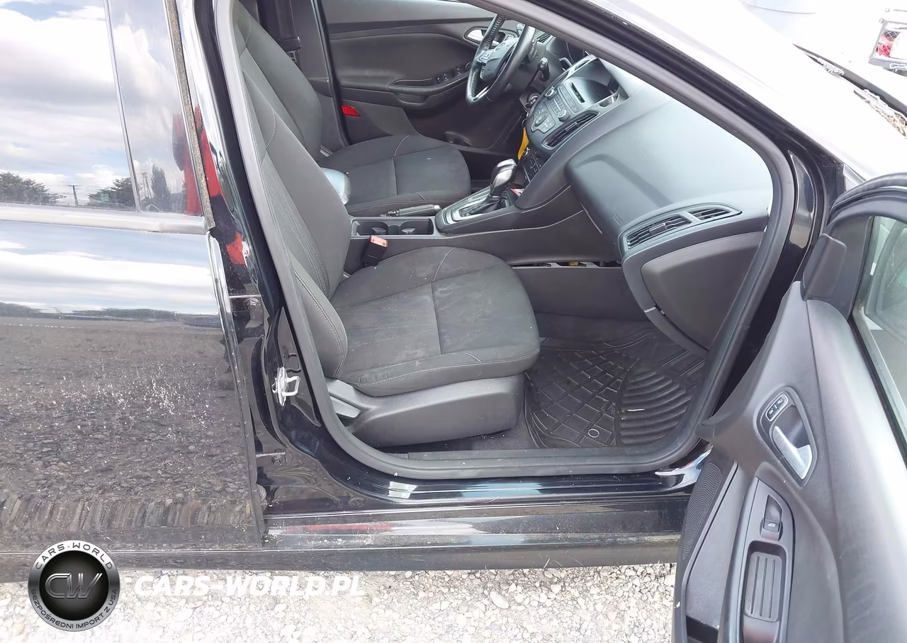 2016 Ford Focus Se VIN:1FADP3K20GL225630 - 5