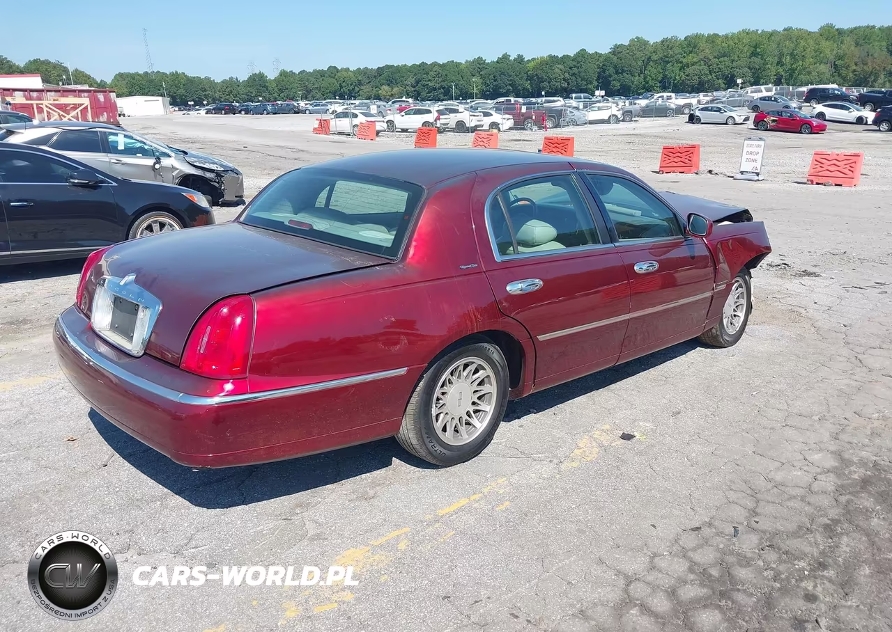 2001 Lincoln Town Car Signature VIN:1LNHM82W91Y607469 - 4