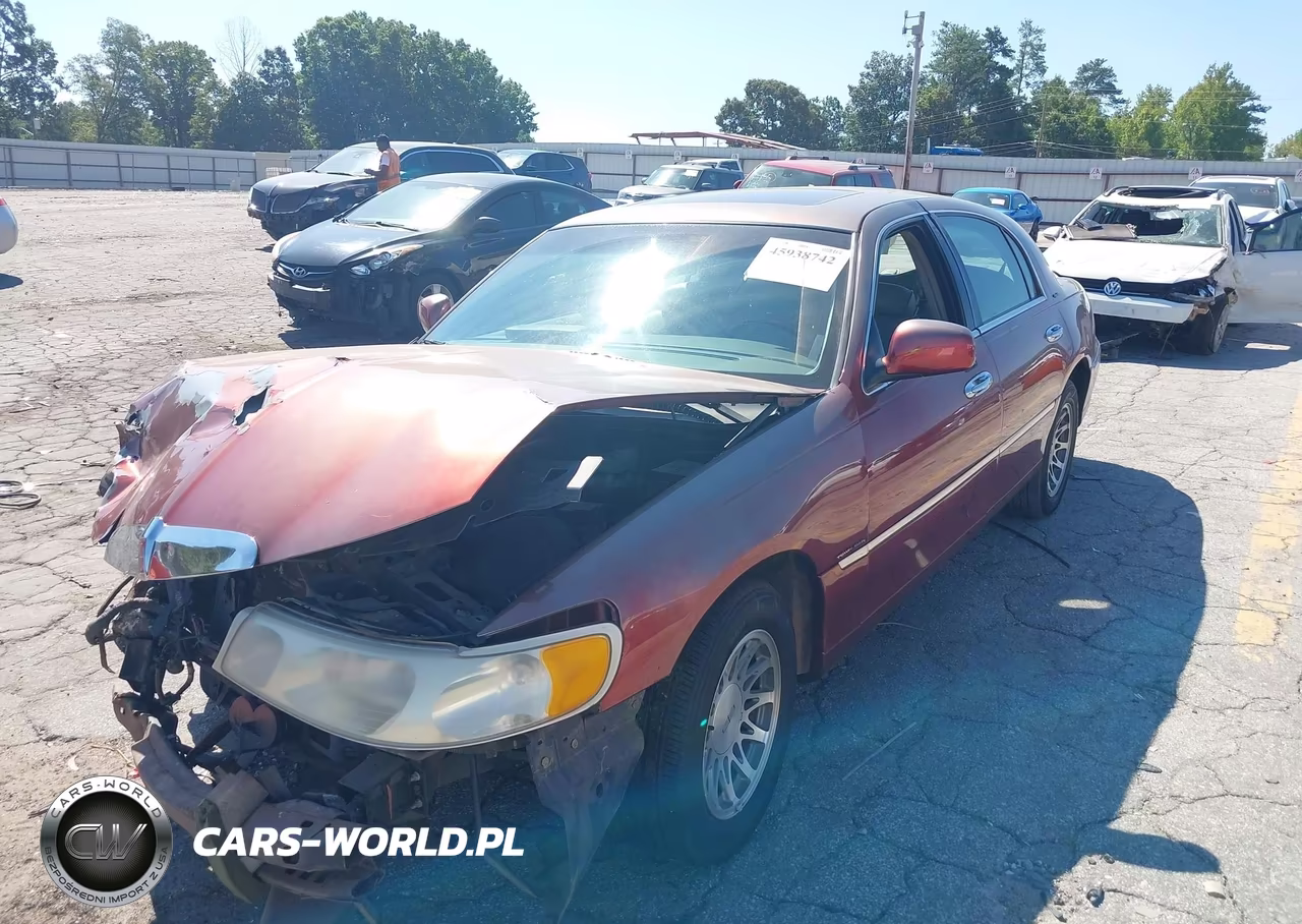 2001 Lincoln Town Car Signature VIN:1LNHM82W91Y607469 - 6