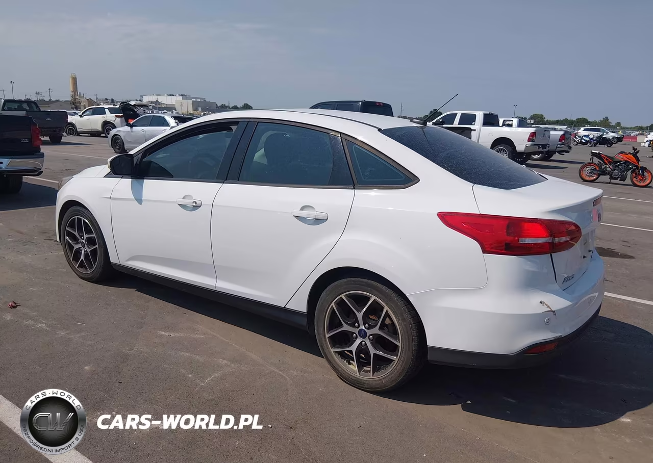 2017 Ford Focus Sel VIN:1FADP3H2XHL347016 - 3