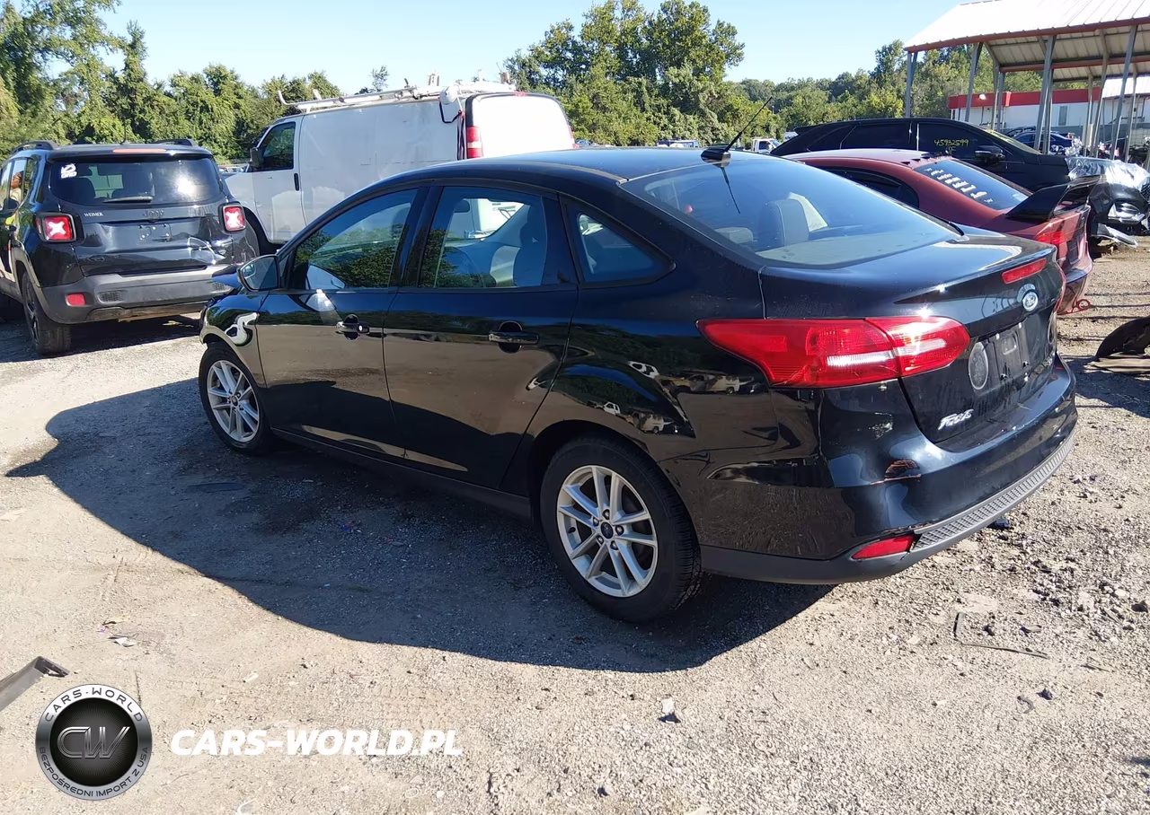 2017 Ford Focus Se VIN:1FADP3F24HL212147 - 3