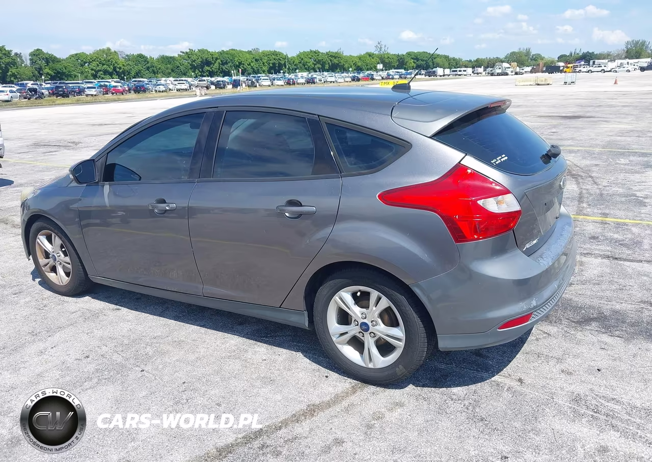 2014 Ford Focus Se VIN:1FADP3K24EL400913 - 3