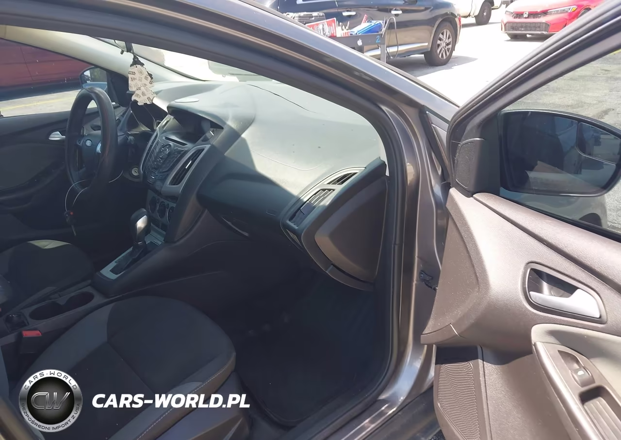 2014 Ford Focus Se VIN:1FADP3K24EL400913 - 5