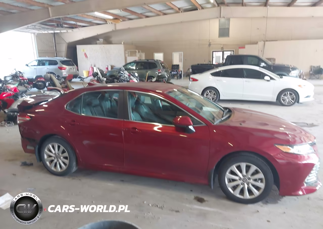 2020 Toyota Camry Le VIN:4T1C11AK7LU384173 - 14