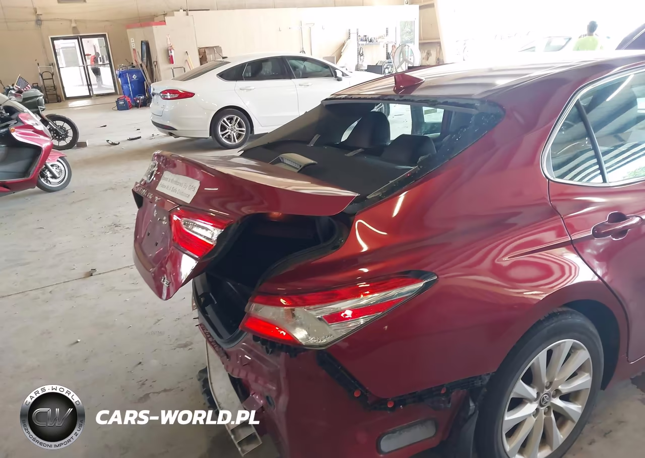 2020 Toyota Camry Le VIN:4T1C11AK7LU384173 - 6