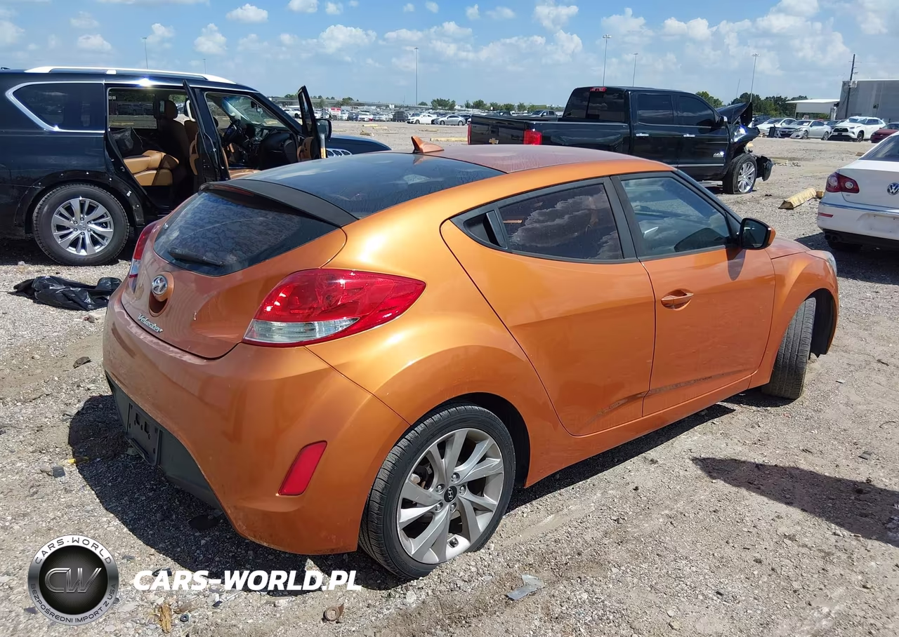 2016 Hyundai Veloster VIN:KMHTC6AD4GU293179 - 4