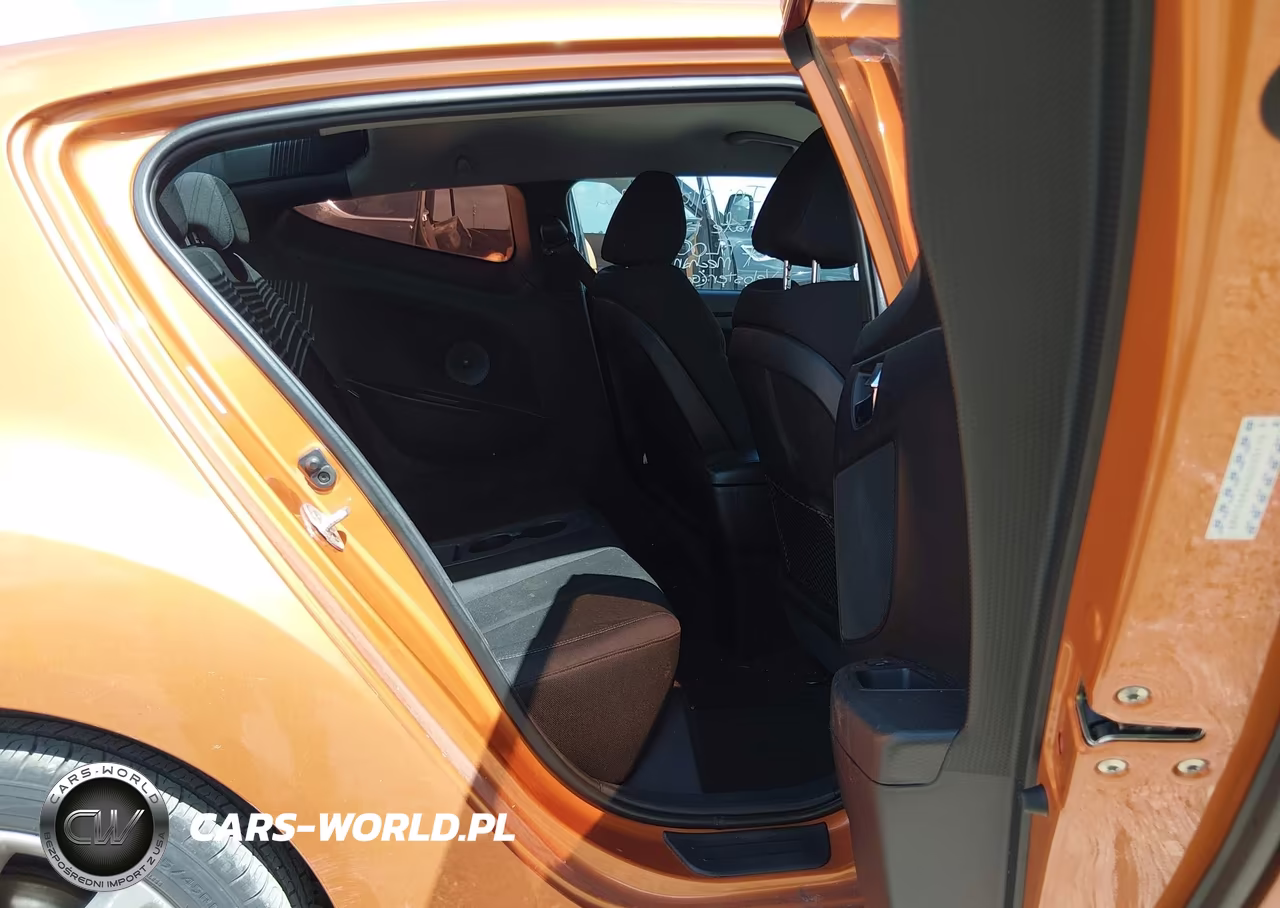 2016 Hyundai Veloster VIN:KMHTC6AD4GU293179 - 8