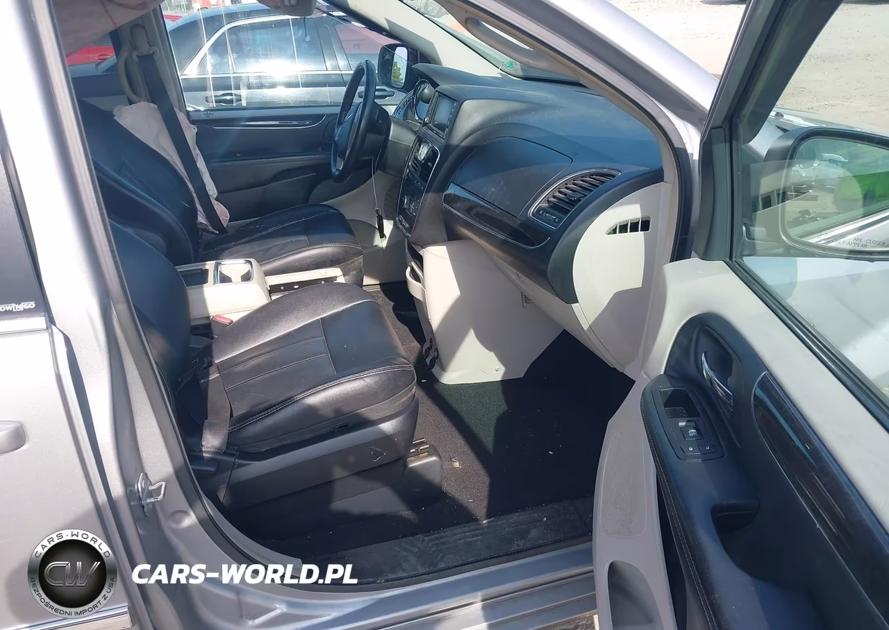 2014 Chrysler Town & Country Touring VIN:2C4RC1BG0ER324495 - 5