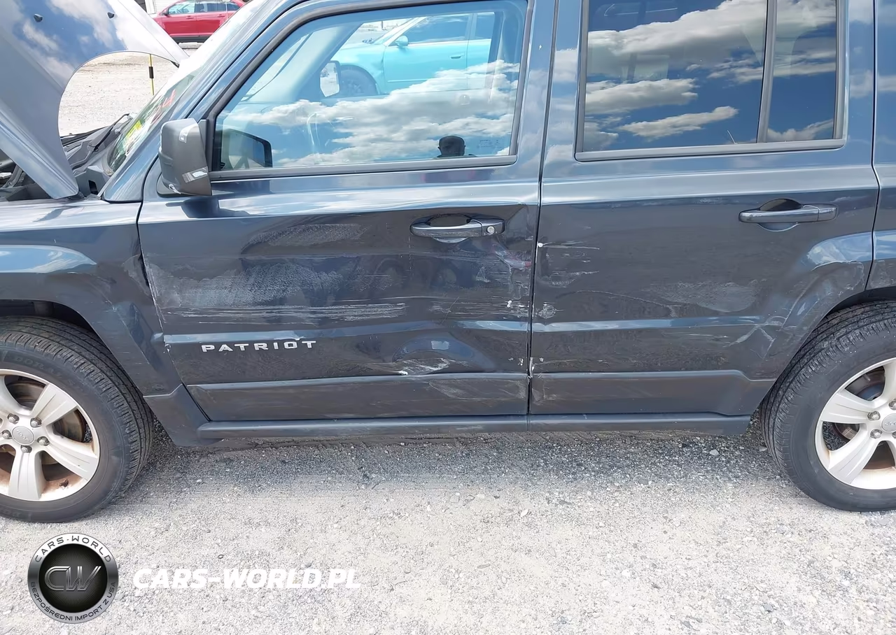 2015 Jeep Patriot Latitude VIN:1C4NJRFBXFD245454 - 12