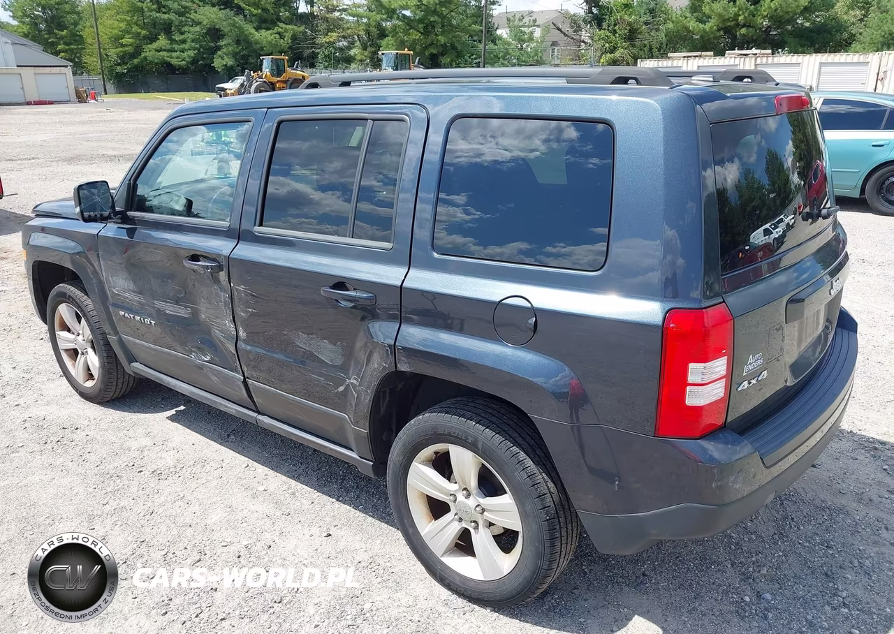 2015 Jeep Patriot Latitude VIN:1C4NJRFBXFD245454 - 3