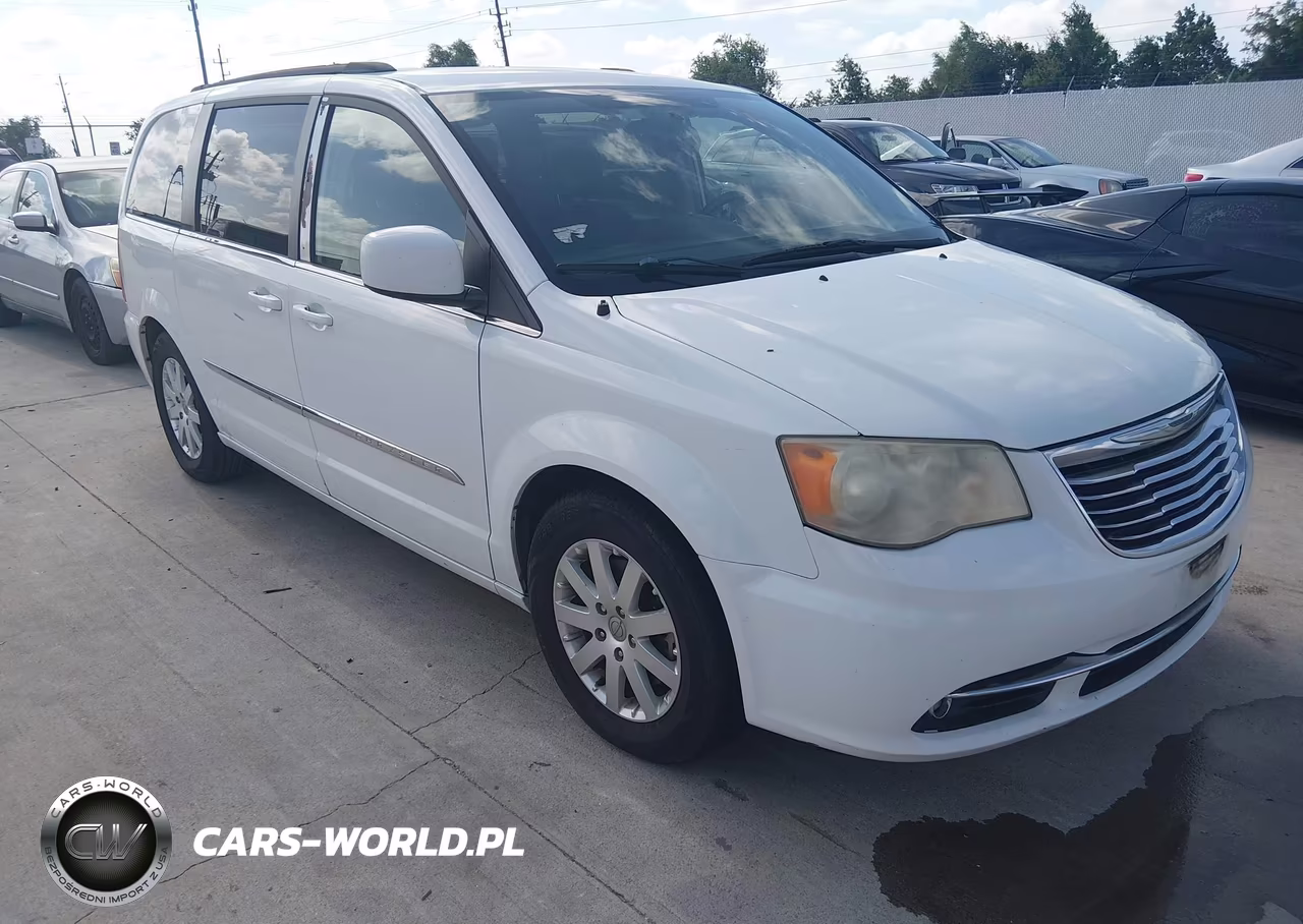 2014 Chrysler Town & Country Touring – zdjęcie 1 z 11