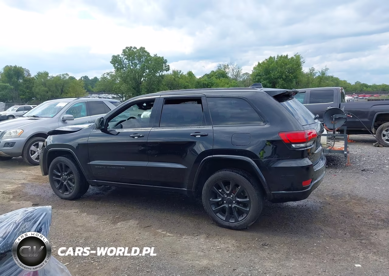 2018 Jeep Grand Cherokee Altitude 4X4 VIN:1C4RJFAG5JC234640 - 13