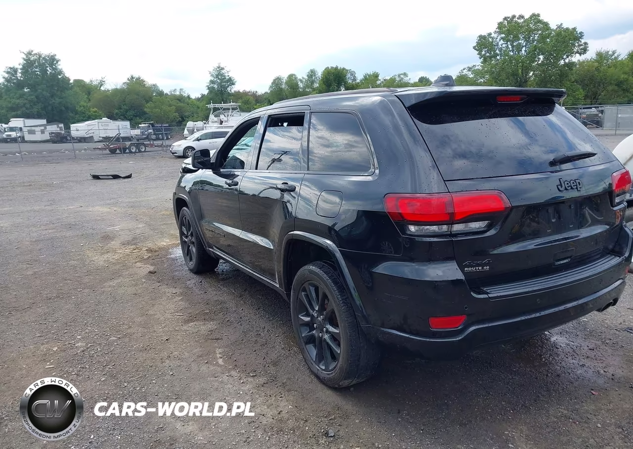 2018 Jeep Grand Cherokee Altitude 4X4 VIN:1C4RJFAG5JC234640 - 3