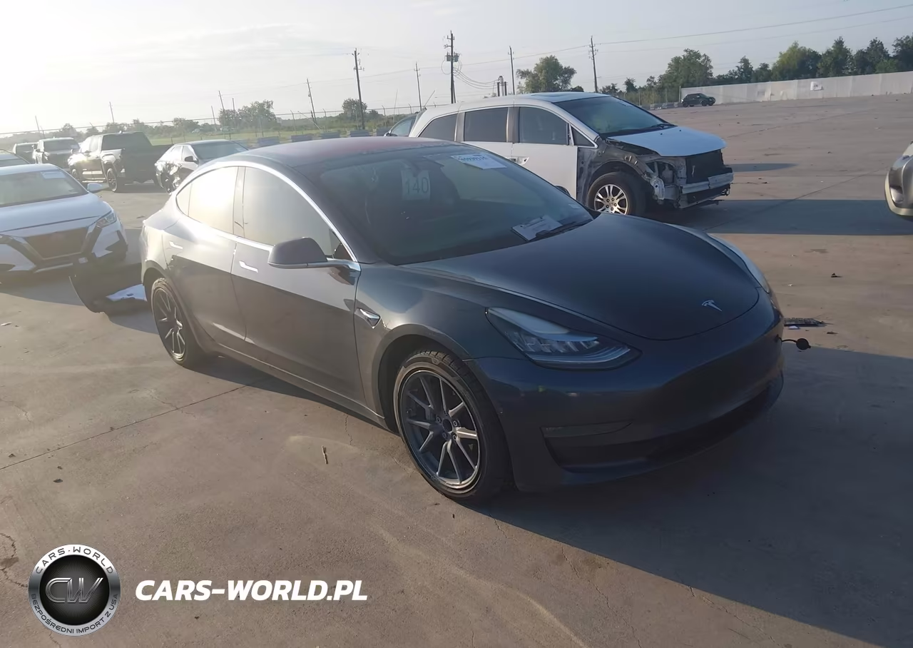 2018 Tesla Model 3 Long Range-Mid Range – zdjęcie 1 z 18