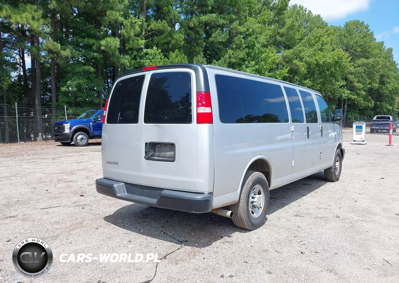 2020 Chevrolet Express Passenger Rwd 3500 Extended Wheelbase Ls VIN:1GAZGNFP8L1266748 - 4