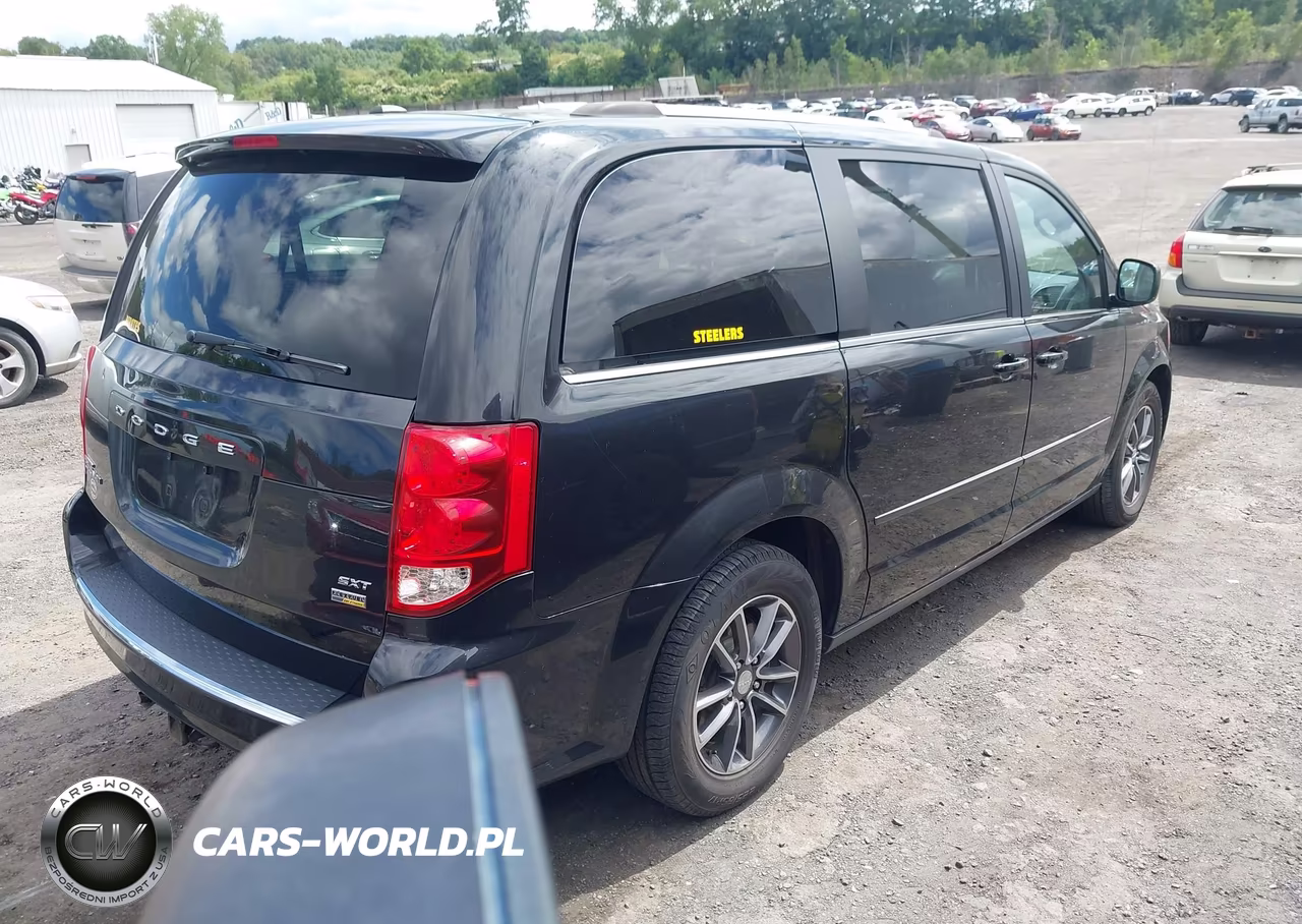 2017 Dodge Grand Caravan Sxt VIN:2C4RDGCG1HR858916 - 4