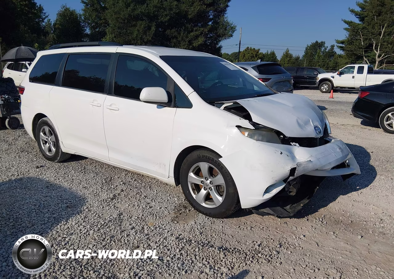 2015 Toyota Sienna Le 8 Passenger