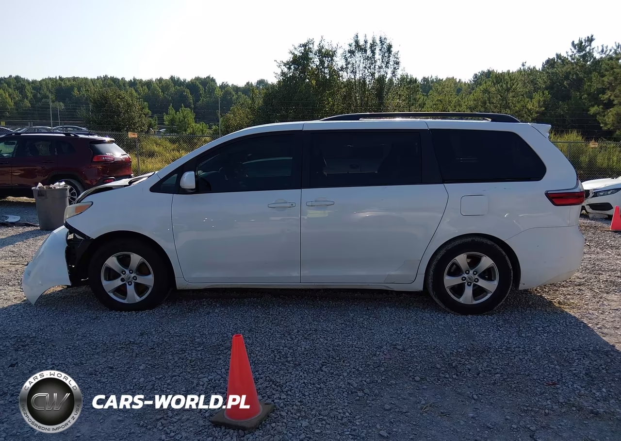 2015 Toyota Sienna Le 8 Passenger VIN:5TDKK3DC4FS590654 - 14