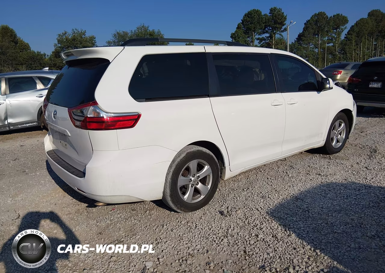 2015 Toyota Sienna Le 8 Passenger VIN:5TDKK3DC4FS590654 - 4