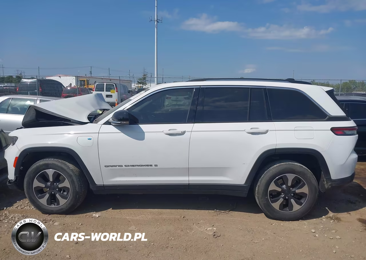 2023 Jeep Grand Cherokee 4Xe VIN:1C4RJYB62PC623715 - 15